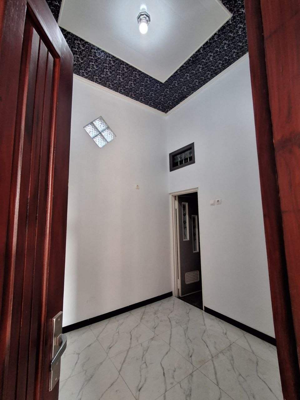 Kamar mandi dalam kamar kos dijual di Kalisegoro dekat UNNES