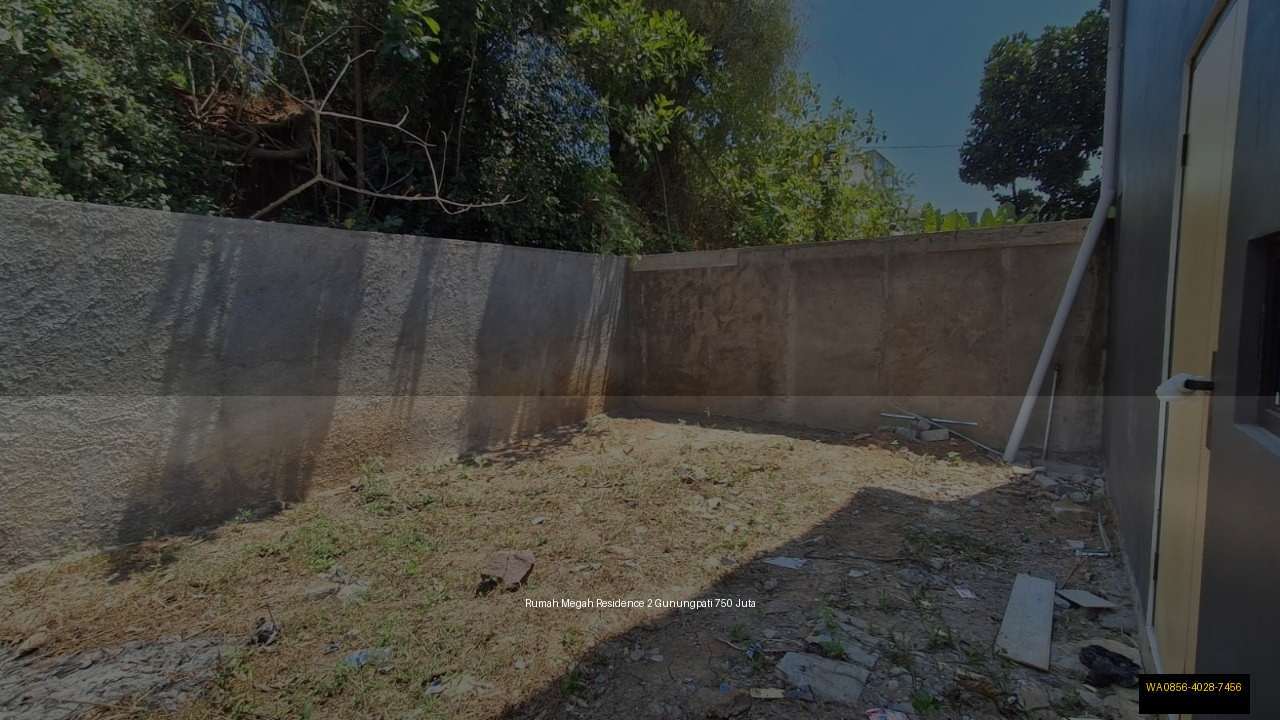 Rumah baru 2 lantai Megah Residence 2 Gunungpati Semarang, tampak pagar besi roster, carport dua mobil, fasad modern kombinasi kayu dan abu-abu, sertifikat Hak Milik ready