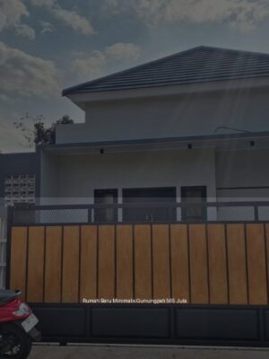 Rumah baru minimalis modern di Gunungpati Semarang, posisi hook hadap timur-selatan, carport dua mobil, pagar kayu kombinasi roster, harga 565 juta cash