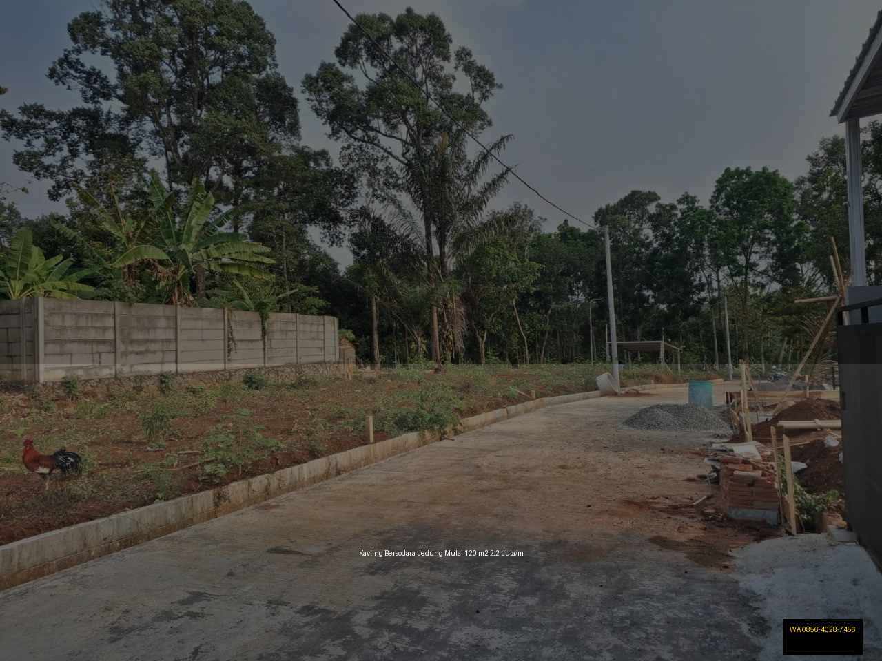 Suasana kampung Bersodara Jedung Gunungpati dengan view pegunungan di latar belakang. Lokasi kavling strategis 10 menit dari UNNES dan 7 menit dari UNWAHAS.