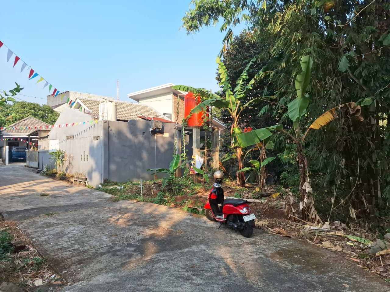 Jalan lingkungan aspal lebar di depan lahan SHM Banaran Gunungpati