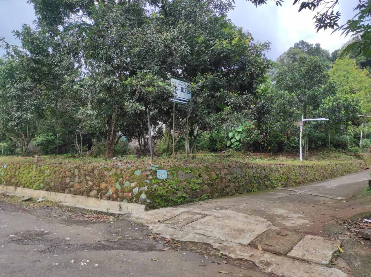 Akses jalan paving lebar di Sabrangan Village, Plalangan, Gunungpati.