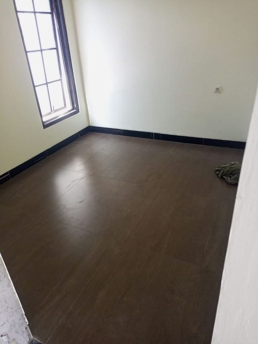 Detail bangunan rumah dekat UNDIP